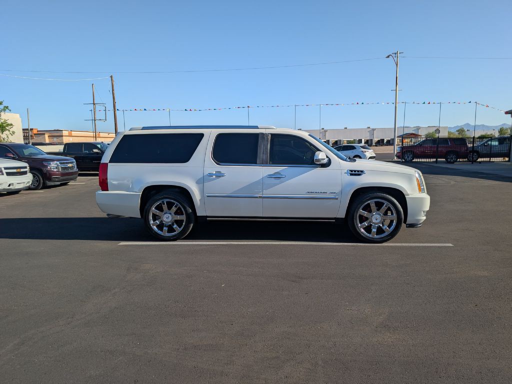 2010 Cadillac Escalade Image 4