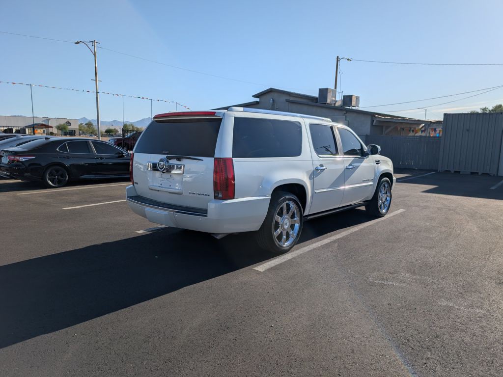 2010 Cadillac Escalade Image 5