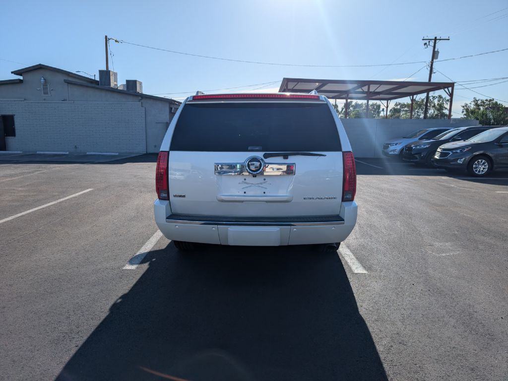 2010 Cadillac Escalade Image 6