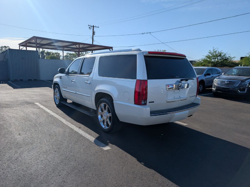 2010 Cadillac Escalade Image 7
