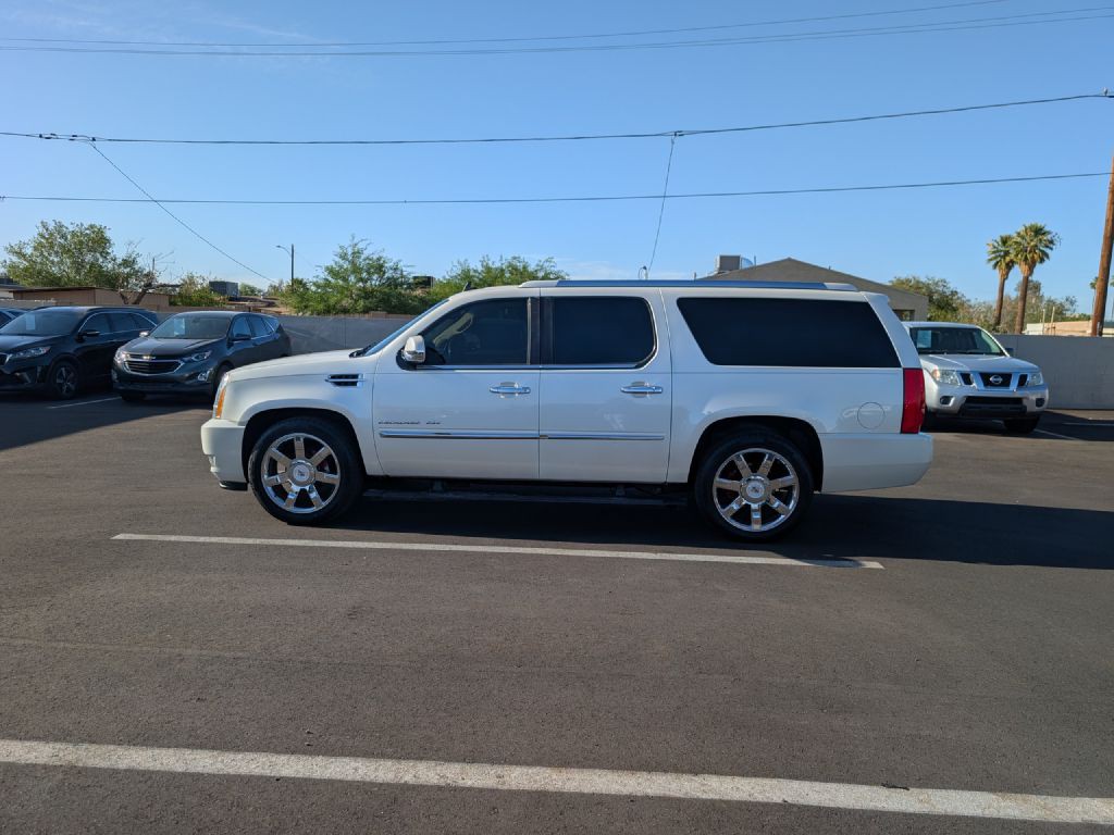 2010 Cadillac Escalade Image 8
