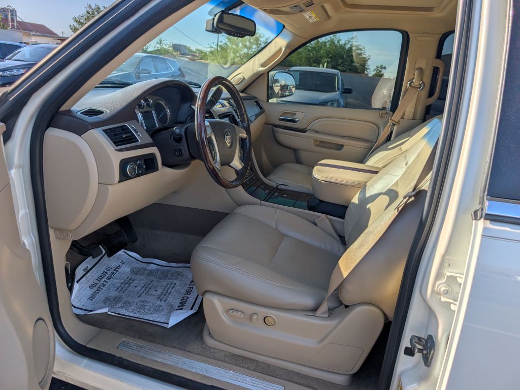 2010 Cadillac Escalade Image 10