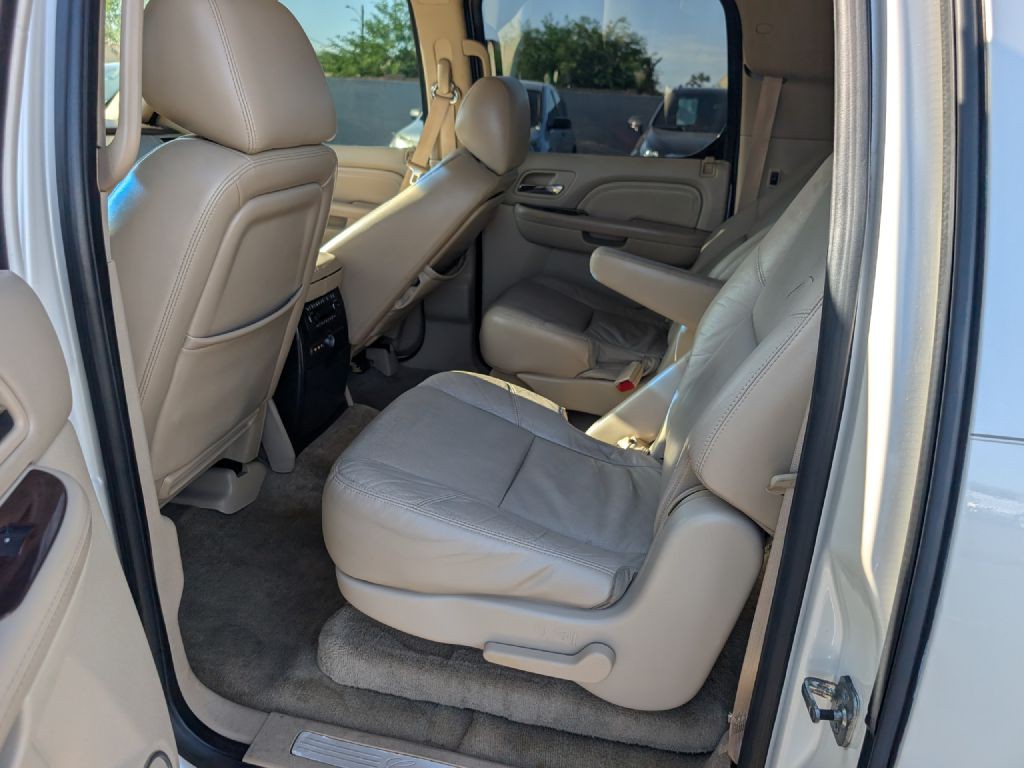 2010 Cadillac Escalade Image 12