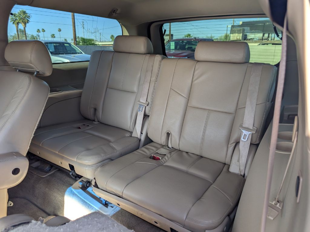 2010 Cadillac Escalade Image 13
