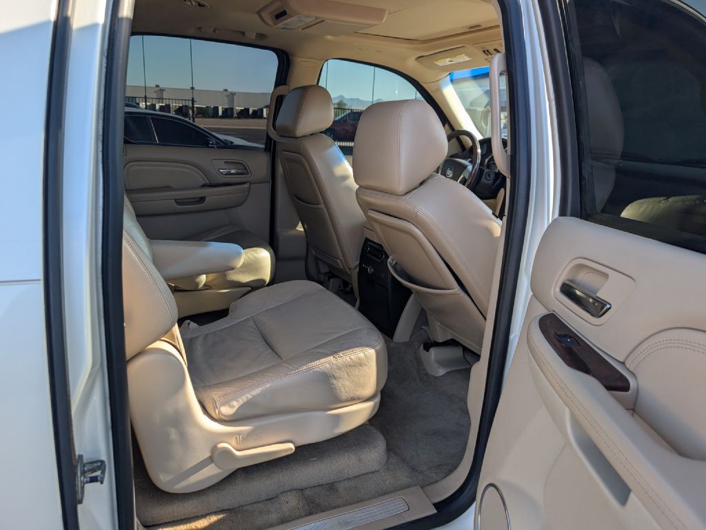 2010 Cadillac Escalade Image 16