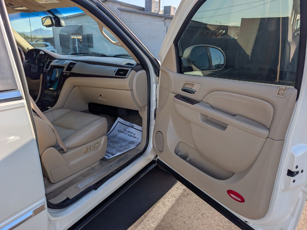 2010 Cadillac Escalade Image 19