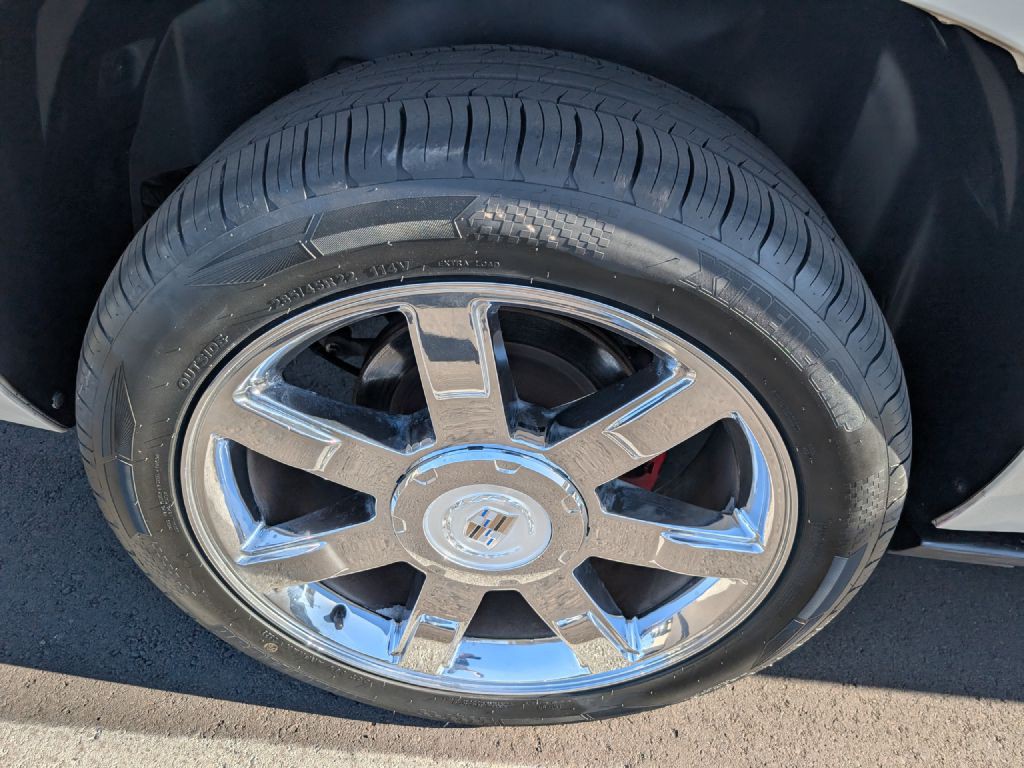 2010 Cadillac Escalade Image 21