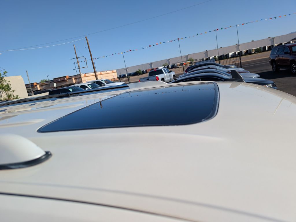2010 Cadillac Escalade Image 23