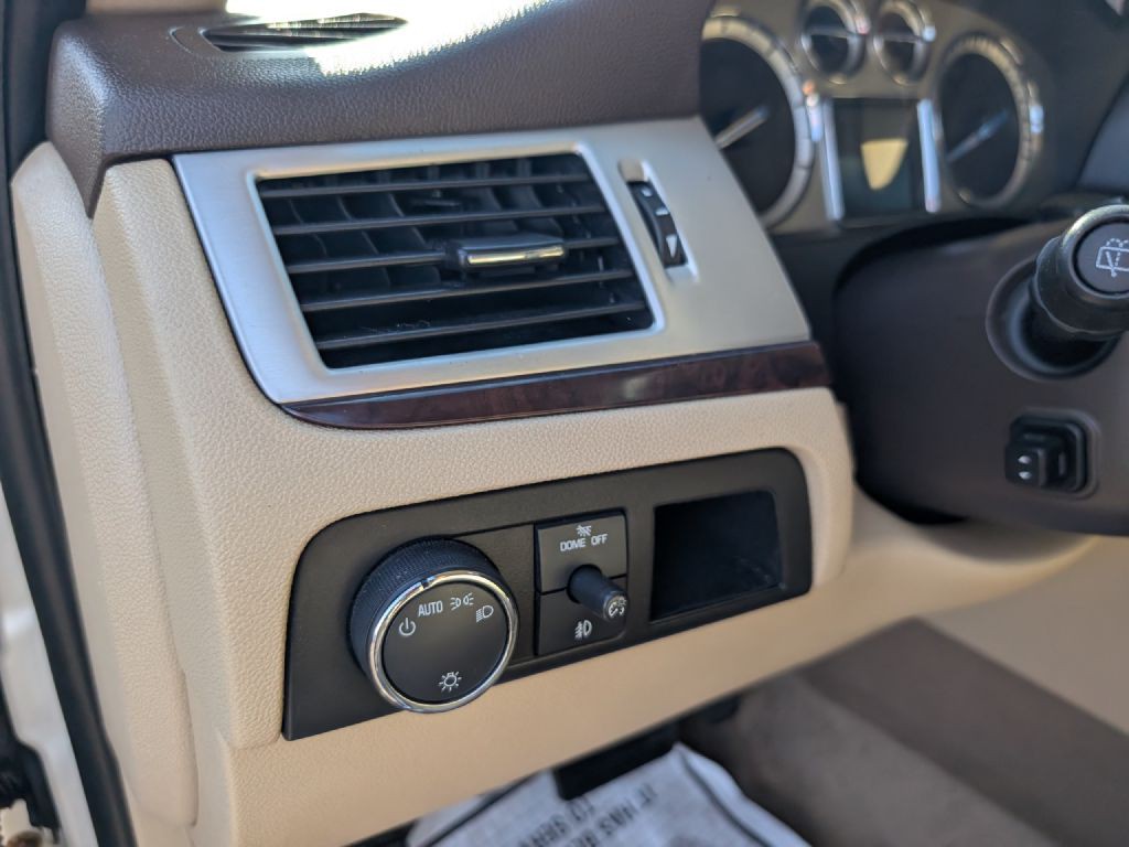 2010 Cadillac Escalade Image 26