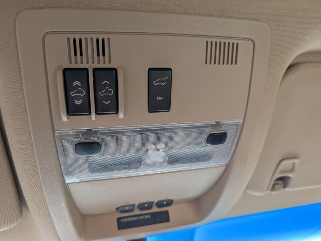 2010 Cadillac Escalade Image 29