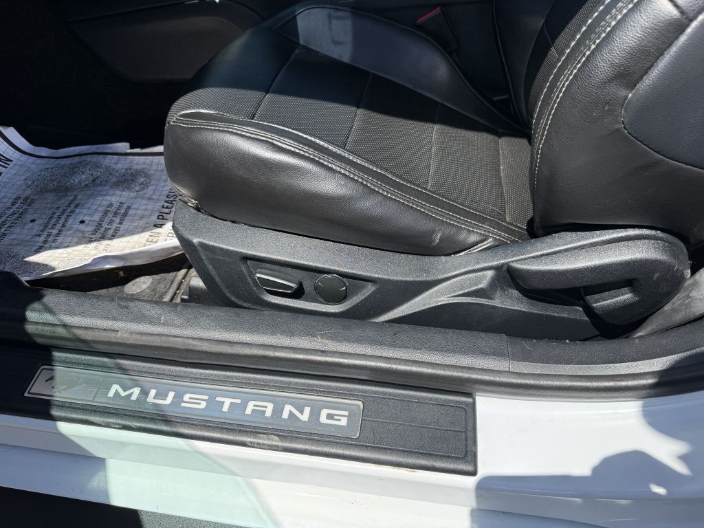 2016 Ford Mustang Image 18