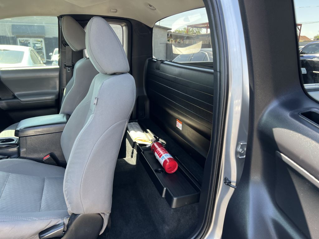2020 Toyota Tacoma Image 12