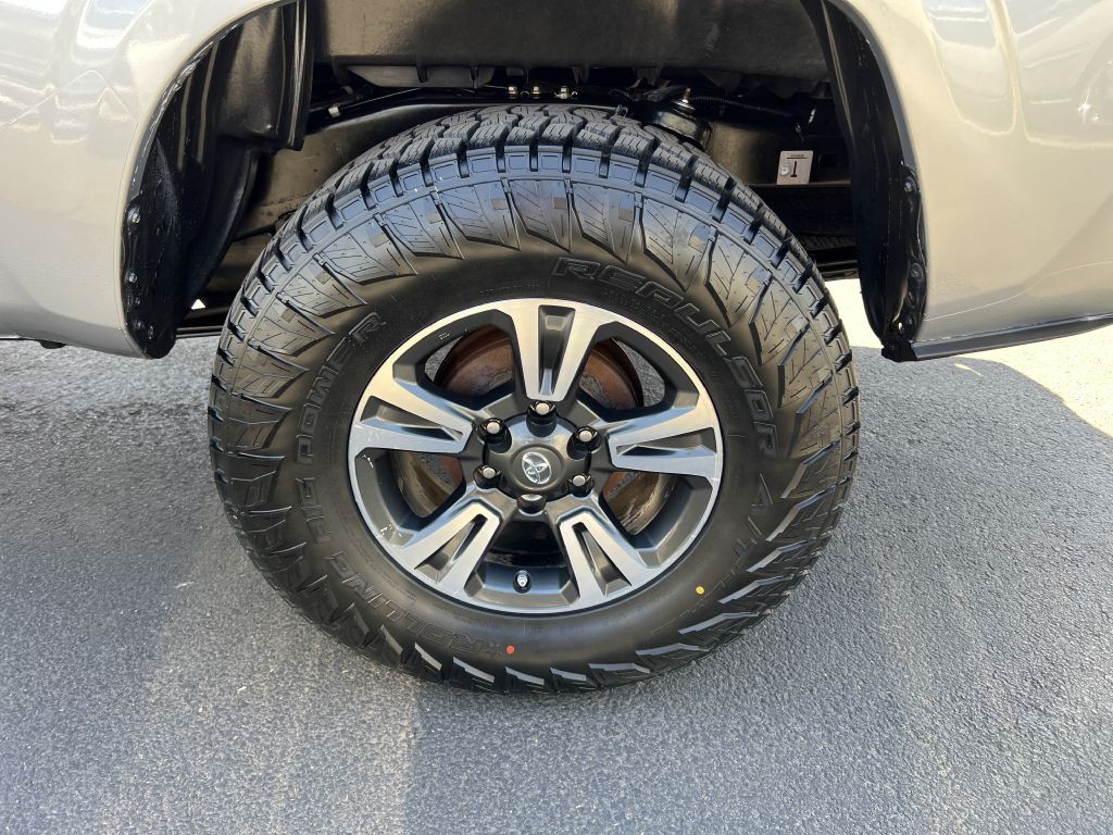 2020 Toyota Tacoma Image 17