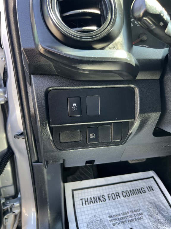 2020 Toyota Tacoma Image 19