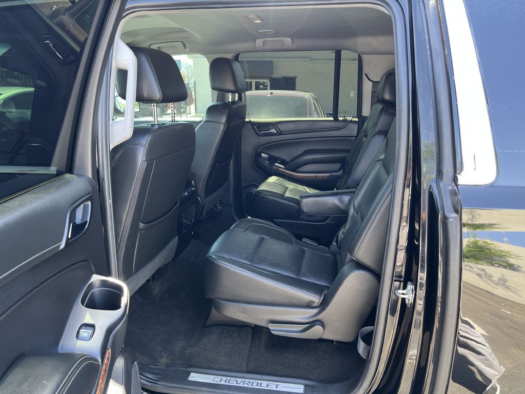 2018 Chevrolet Suburban Image 12