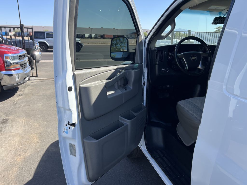 2016 Chevrolet Express Image 9