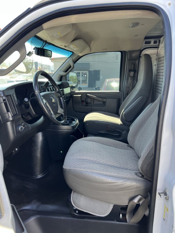 2016 Chevrolet Express Image 10