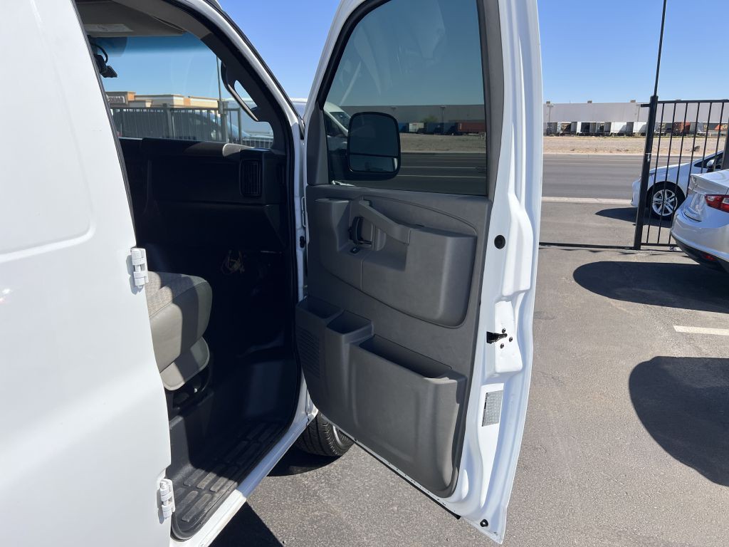 2016 Chevrolet Express Image 13