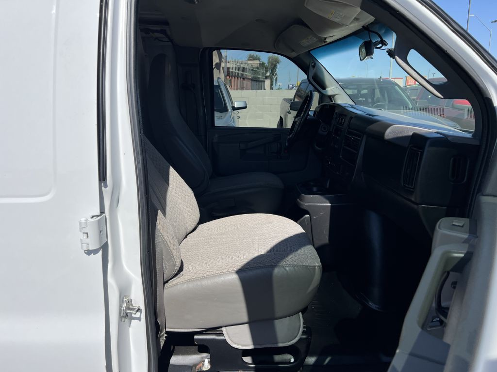2016 Chevrolet Express Image 14
