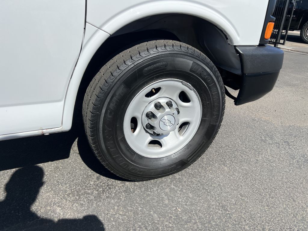 2016 Chevrolet Express Image 15