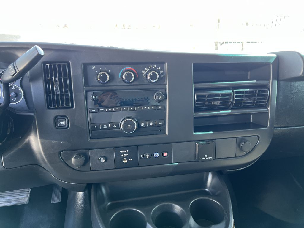 2016 Chevrolet Express Image 18