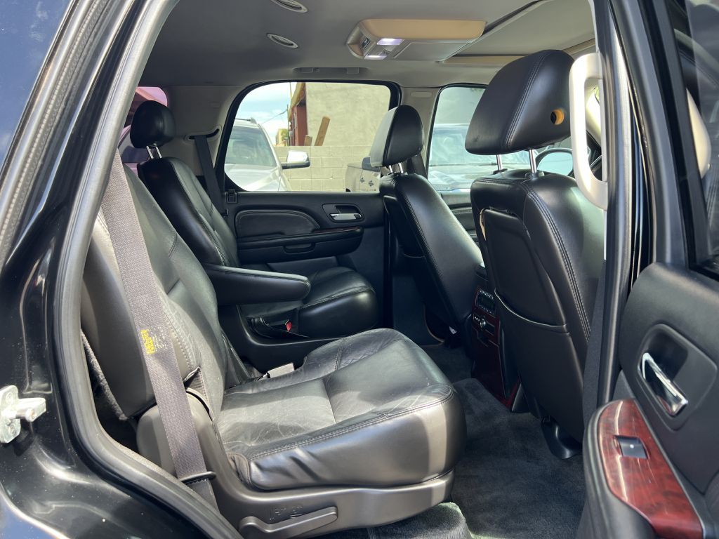 2007 Cadillac Escalade Image 17