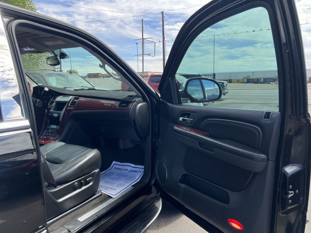 2007 Cadillac Escalade Image 18