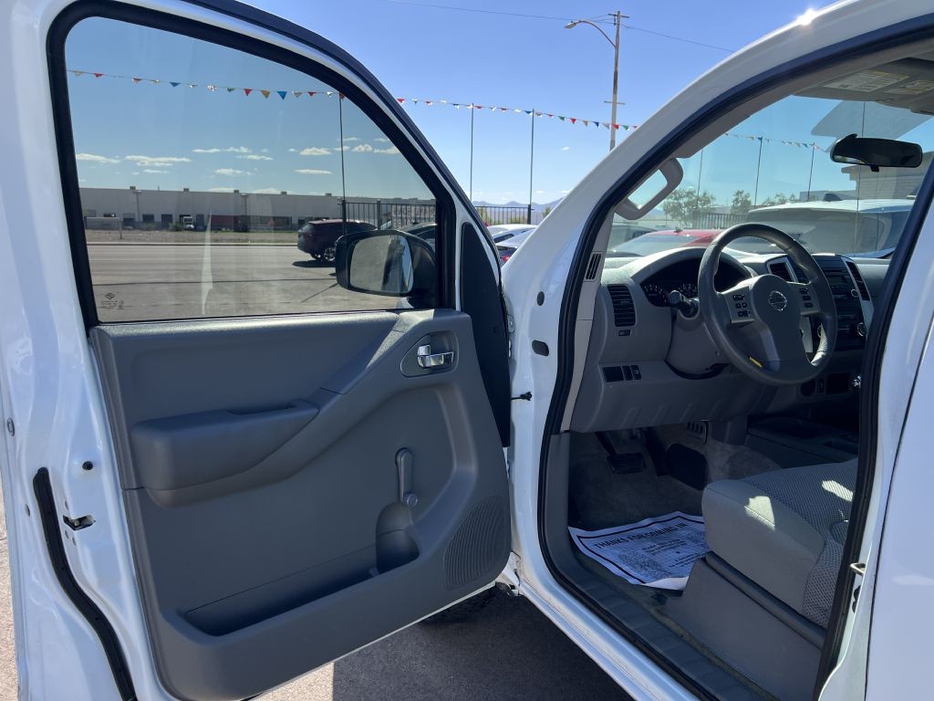 2014 Nissan Frontier Image 9