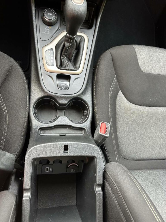 2018 Jeep Cherokee Image 10