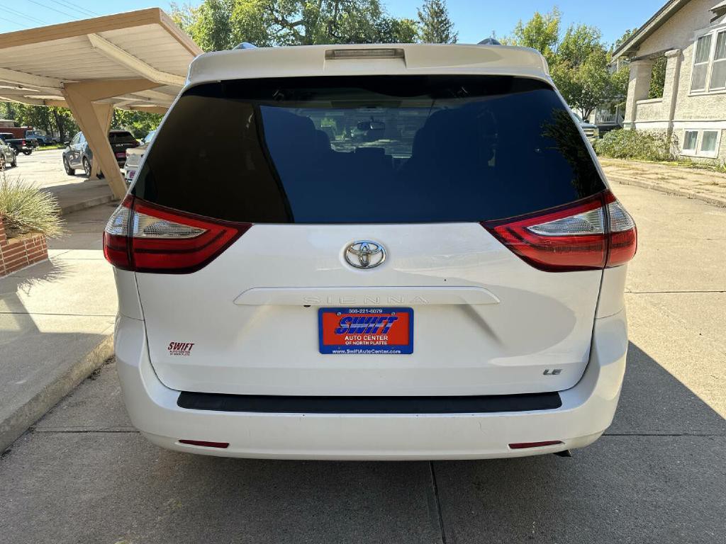 2017 Toyota Sienna Image 14