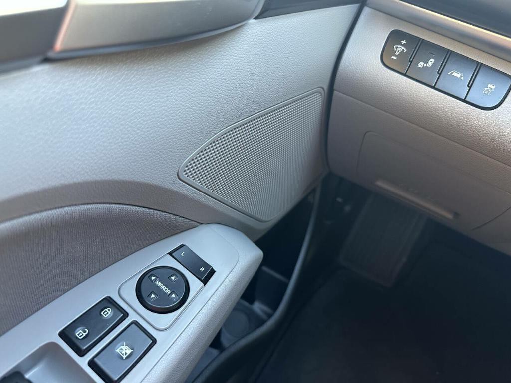 2020 Hyundai Elantra Image 9