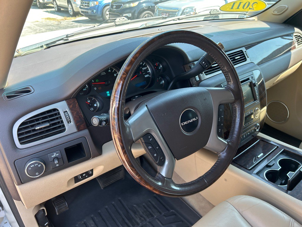 2011 GMC Yukon Image 10
