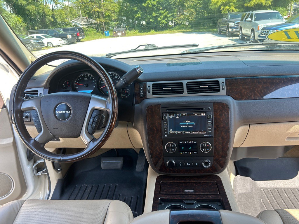 2011 GMC Yukon Image 18