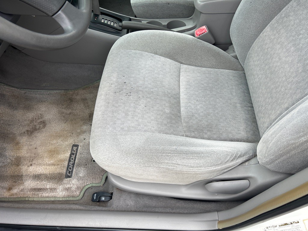 2004 Toyota Corolla Image 10