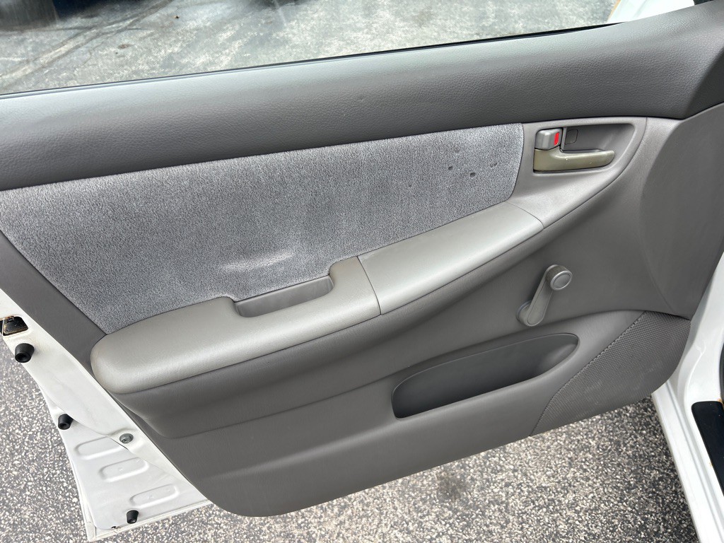 2004 Toyota Corolla Image 11