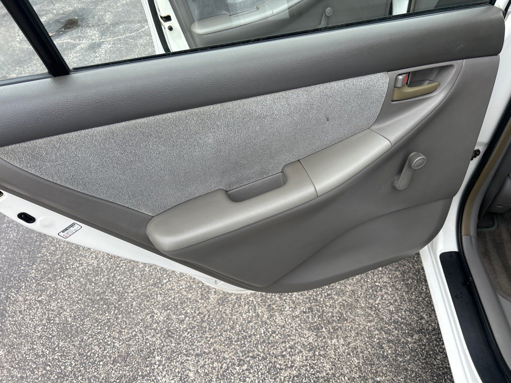 2004 Toyota Corolla Image 13