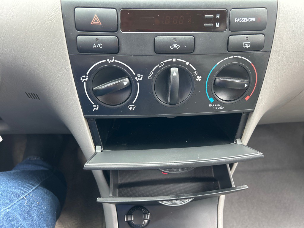 2004 Toyota Corolla Image 21