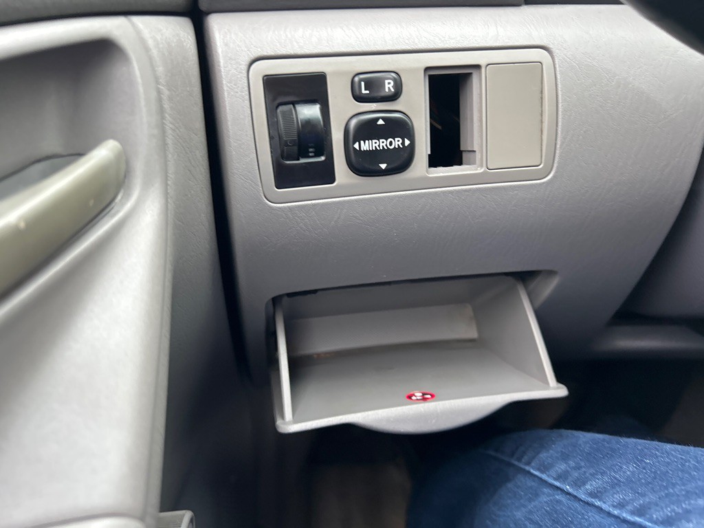 2004 Toyota Corolla Image 23