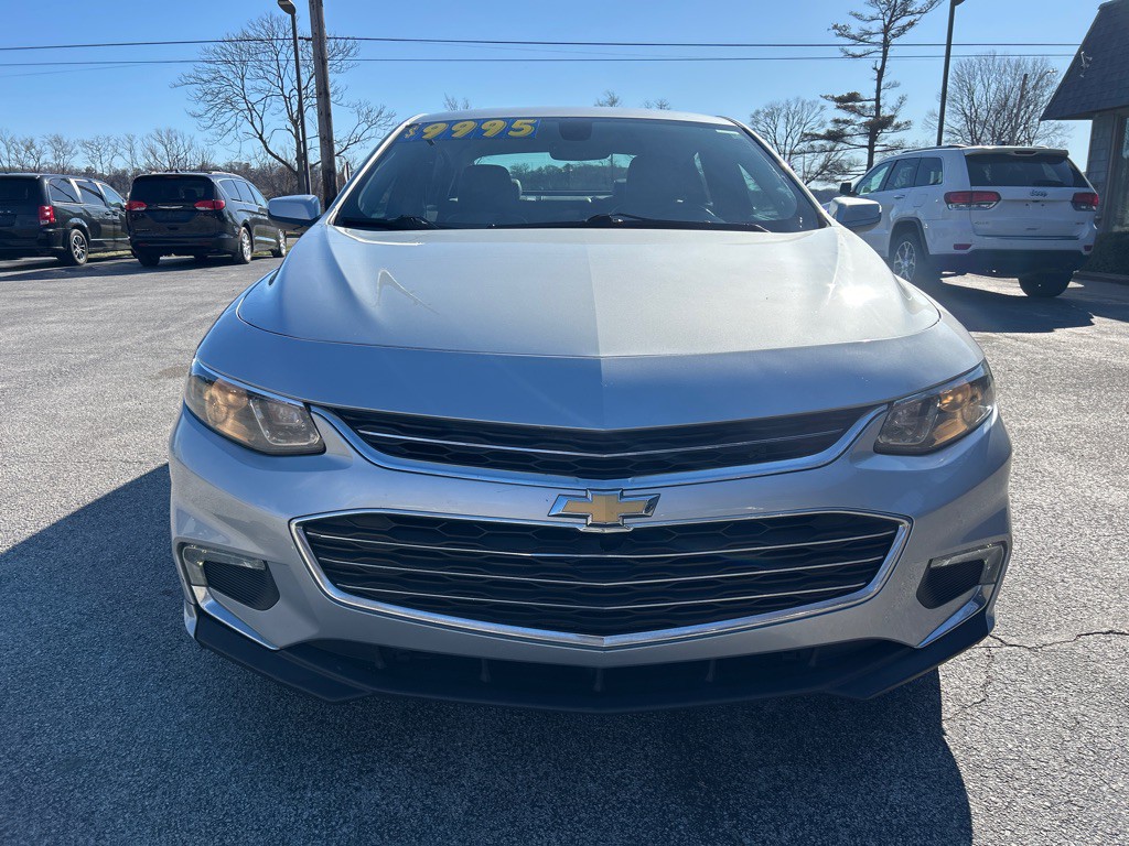 2016 Chevrolet Malibu Image 2