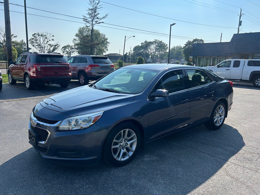 2015 Chevrolet Malibu Image 2