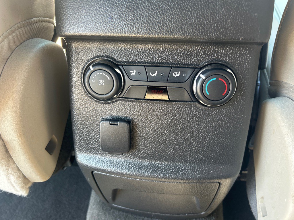 2015 Ford Explorer Image 18