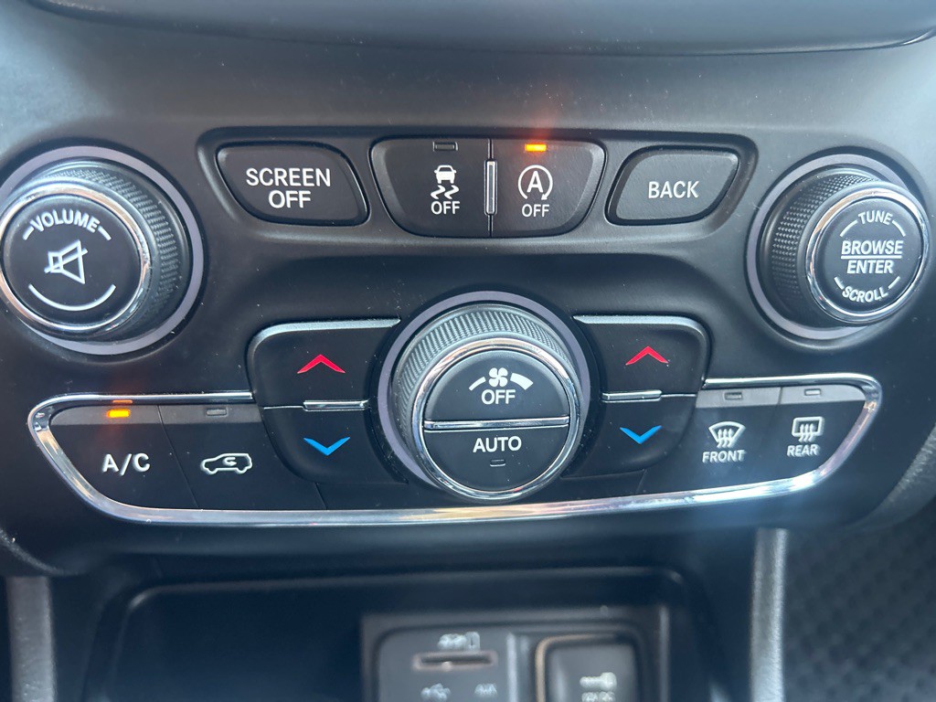 2016 Jeep Cherokee Image 27