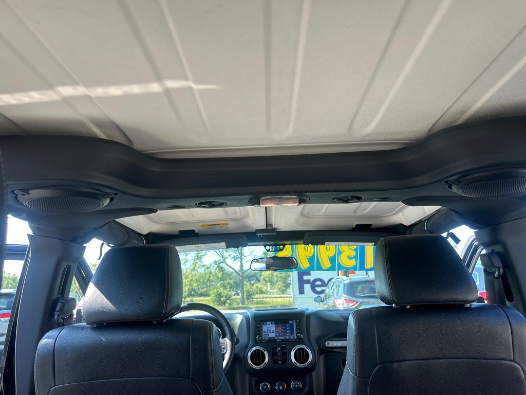 2012 Jeep Wrangler Unlimited Image 19