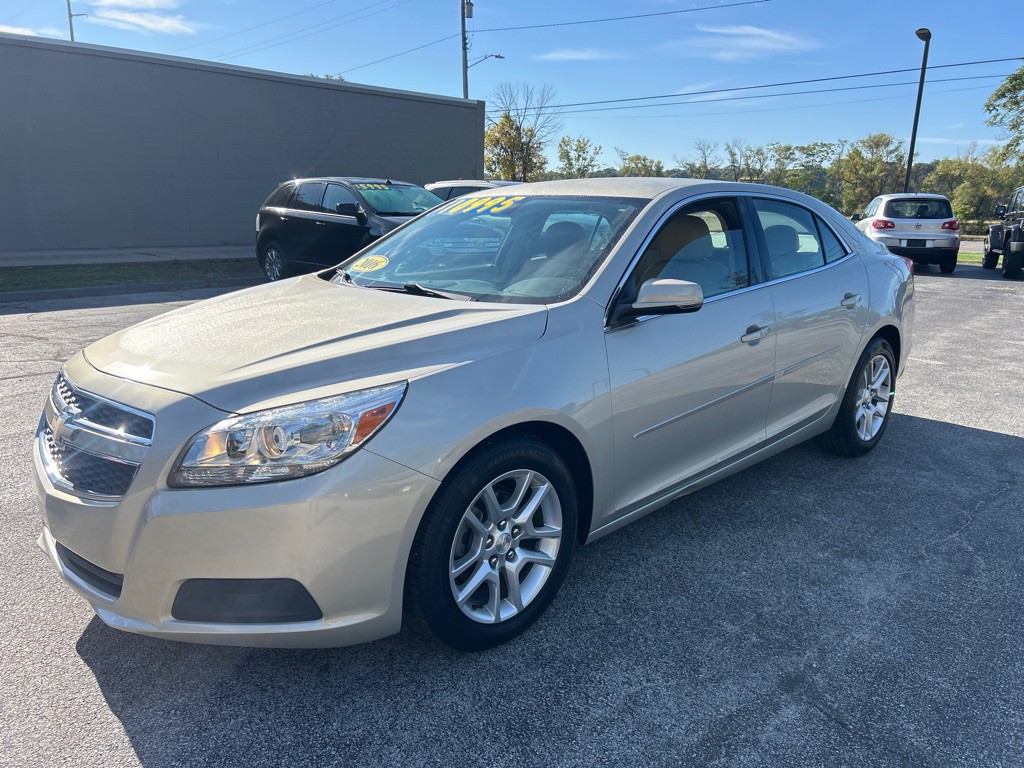 2016 Chevrolet Malibu Image 1