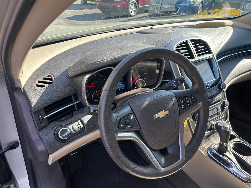 2016 Chevrolet Malibu Image 9