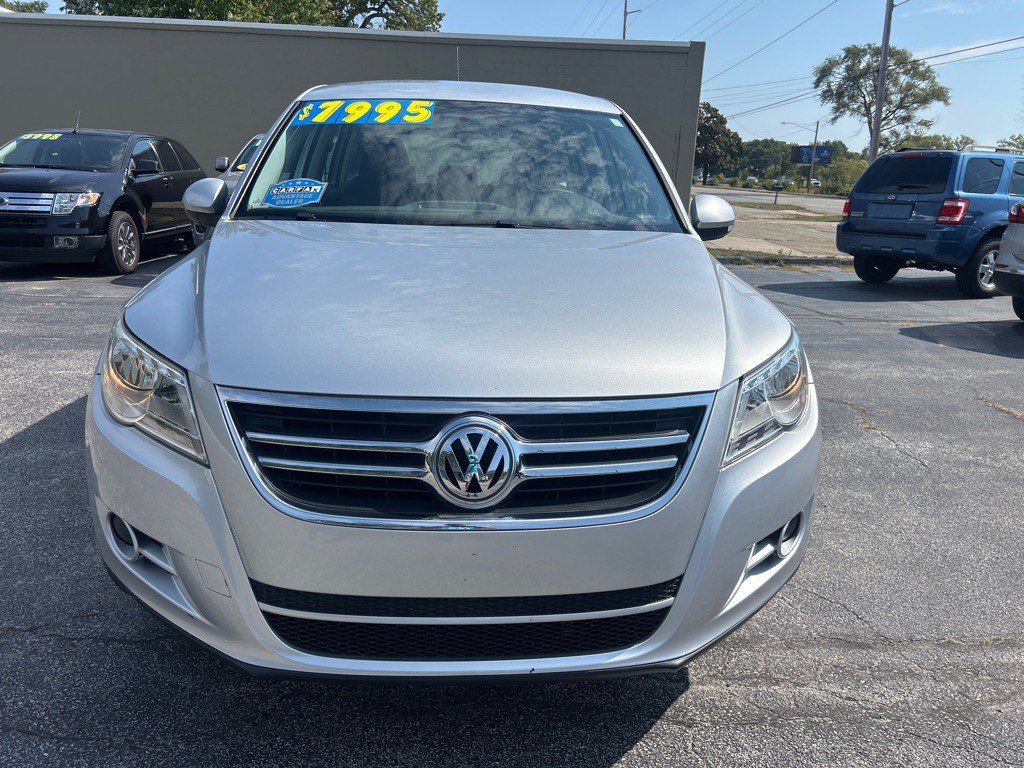 2011 Volkswagen Tiguan Image 2