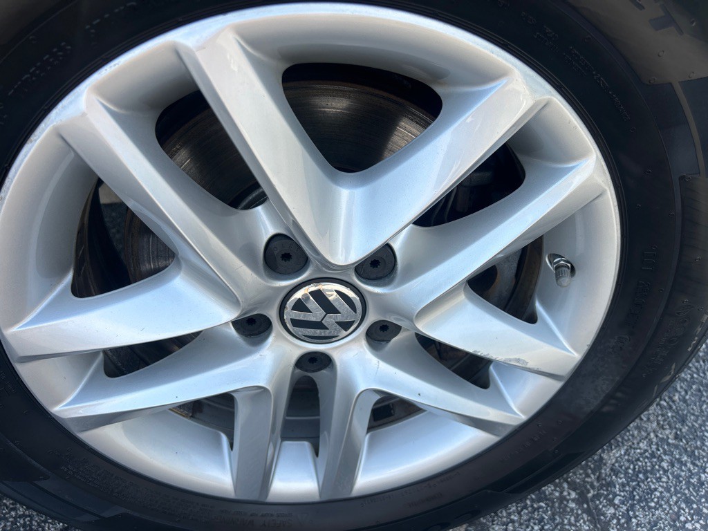 2011 Volkswagen Tiguan Image 8