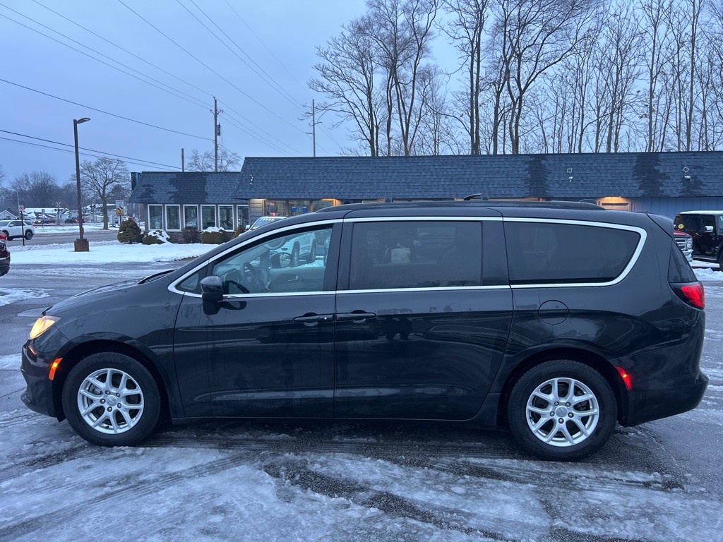 2017 Chrysler Pacifica Image 3