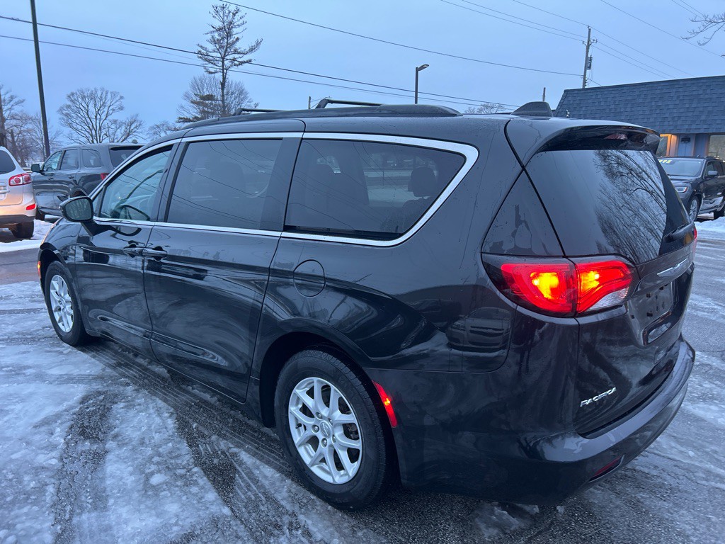 2017 Chrysler Pacifica Image 4