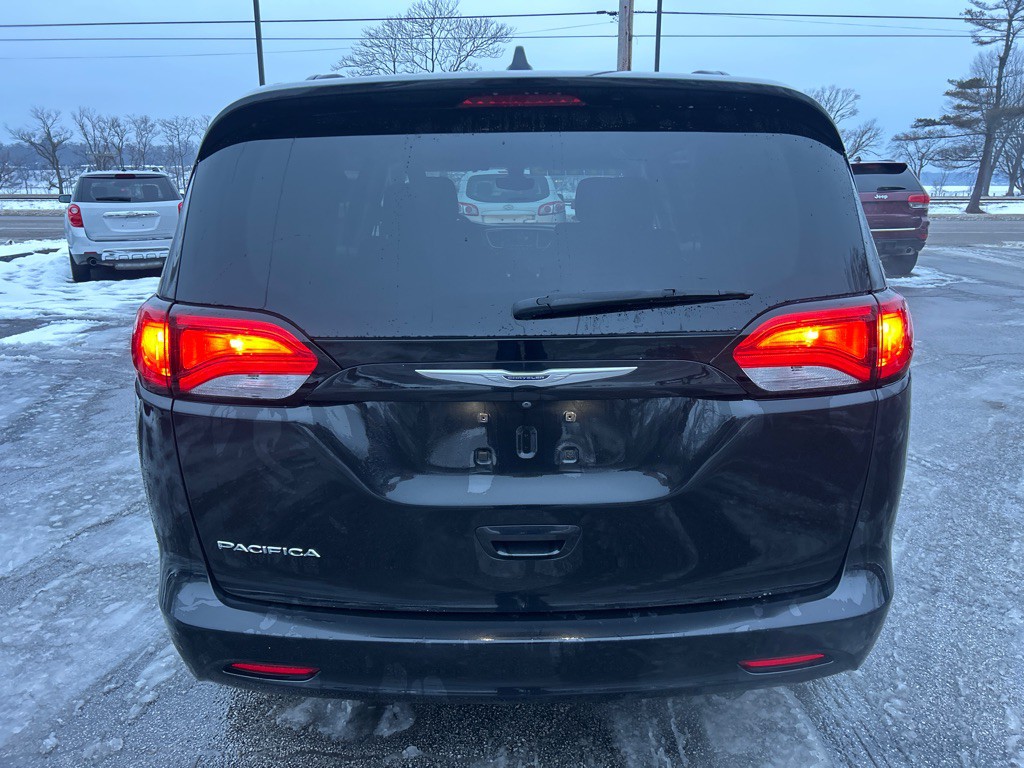 2017 Chrysler Pacifica Image 5